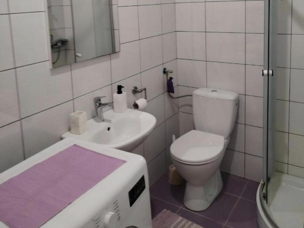 Moderna i čista kupaonica